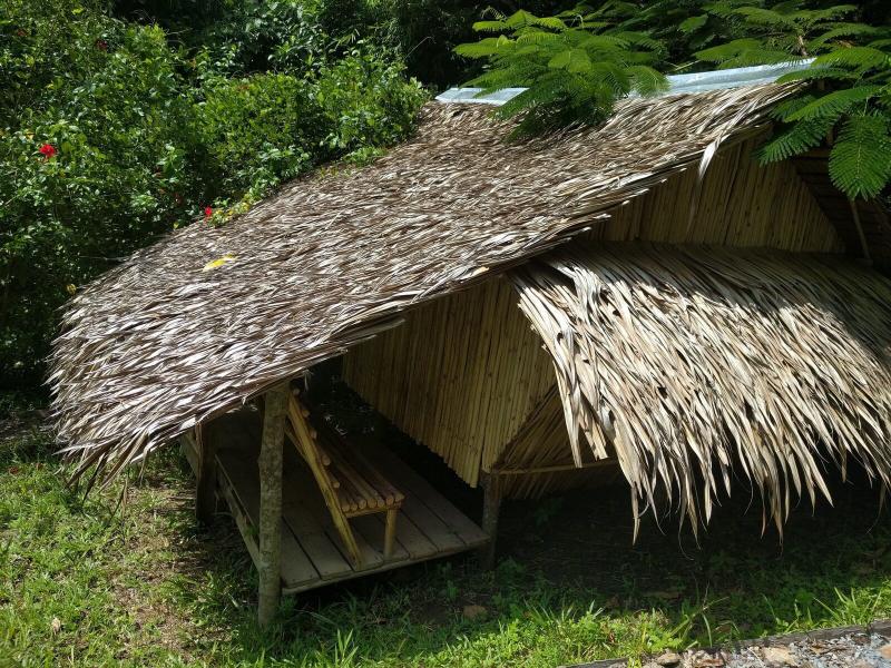 Tampat Do Aman - Hut